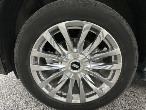 Used 2022 Cadillac Escalade Premium Luxury AWD/4WD image 20