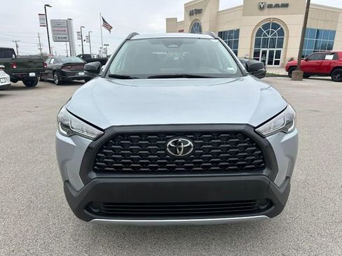Used 2025 Toyota Corolla Cross LE image 9