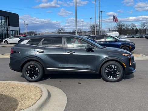 New 2026 Kia Sportage LX FWD image 8