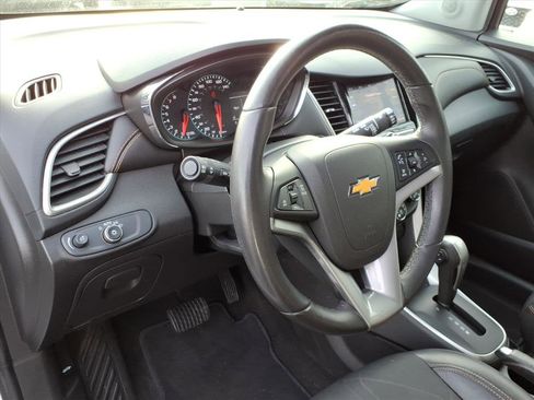 Used 2020 Chevrolet Trax LT w/ LT Convenience Package image 25