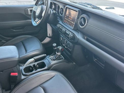 Used 2022 Jeep Wrangler Unlimited Sahara AWD/4WD image 17