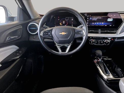 Used 2025 Chevrolet Trax LT w/ Driver Confidence Package FWD image 6
