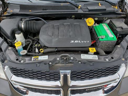 Used 2016 Dodge Grand Caravan SE image 26