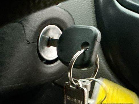 Used 2016 Chevrolet Colorado W/T image 9