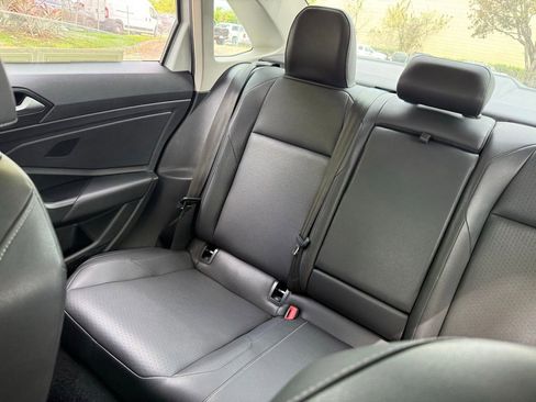 Used 2019 Volkswagen Jetta SEL w/ Cold Weather Package FWD image 12