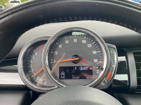 Used 2020 MINI Cooper 2-Door Hardtop FWD image 18