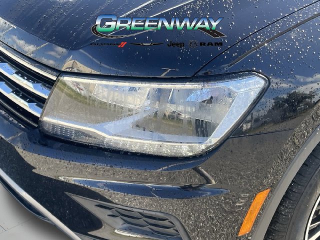 Used 2021 Volkswagen Tiguan SE w/ Panoramic Sunroof Package FWD image 6