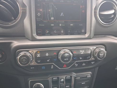 Used 2023 Jeep Wrangler Unlimited Sahara AWD/4WD image 14
