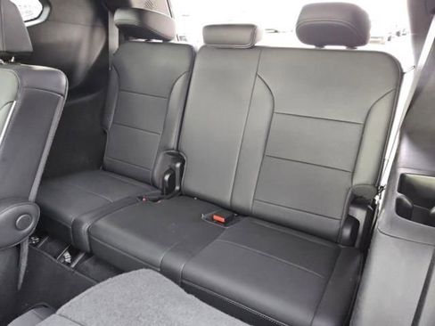 Used 2025 Buick Enclave Preferred image 8