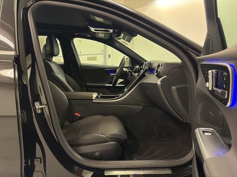 Used 2025 Mercedes-Benz C 300 4MATIC Sedan image 17