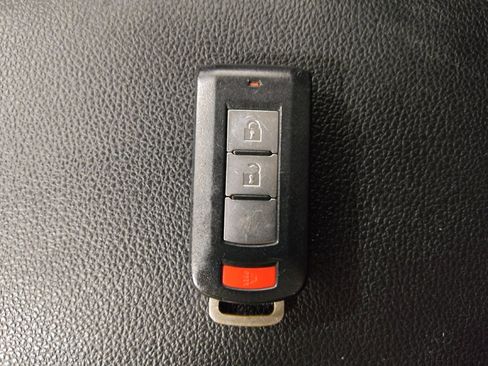 Used 2016 Mitsubishi Outlander SE image 32