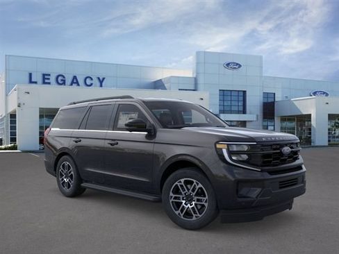 New 2026 Ford Expedition Active RWD image 7