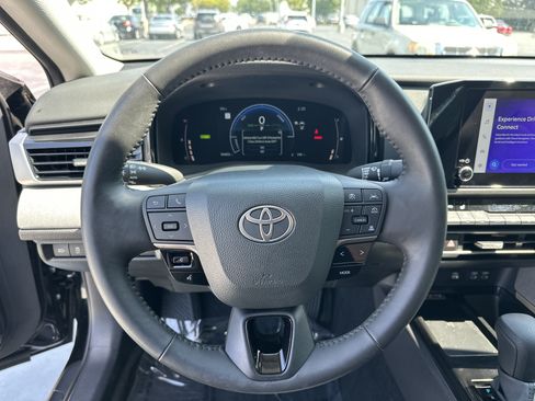 Used 2025 Toyota Camry LE w/ Convenience Package FWD image 18