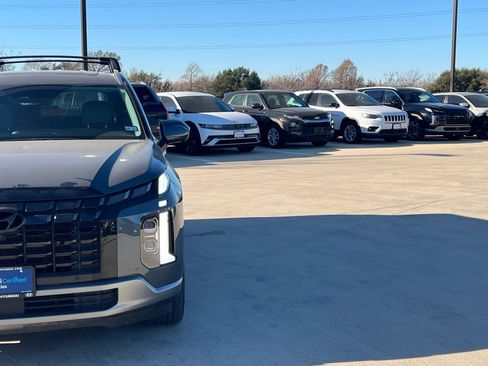 Used 2025 Hyundai Palisade SEL image 3