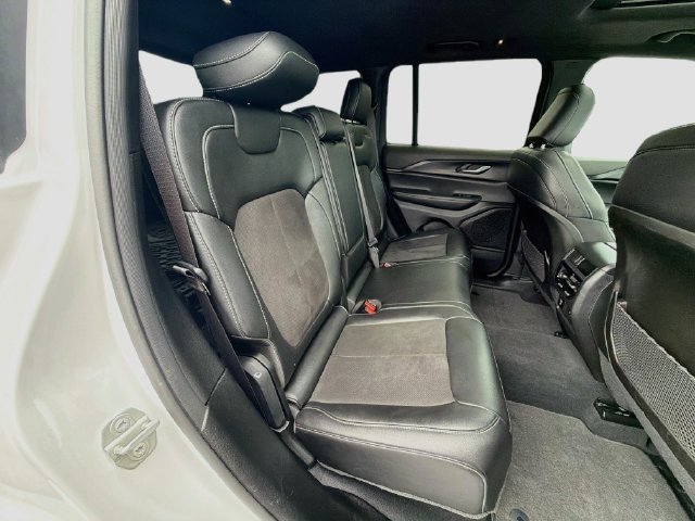 Used 2024 Jeep Grand Cherokee Altitude AWD/4WD image 29