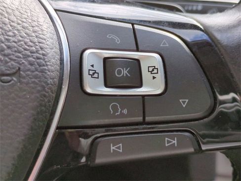 Used 2016 Volkswagen Golf Limited Edition image 33