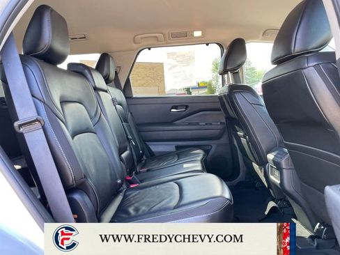 Used 2025 Nissan Pathfinder SL AWD/4WD image 37