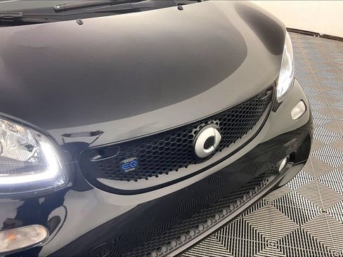 Used 2019 smart fortwo electric drive w/ Sport Package RWD image 18