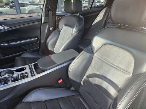 Used 2018 Kia Stinger GT2 AWD/4WD image 18