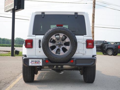 Used 2018 Jeep Wrangler Unlimited Sahara AWD/4WD image 6