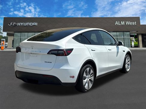 Used 2023 Tesla Model Y Long Range AWD/4WD image 5