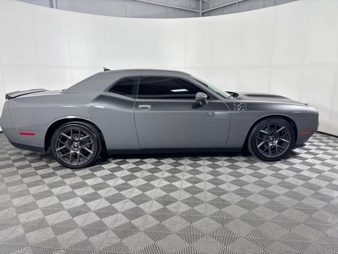 Used 2017 Dodge Challenger R/T w/ Quick Order Package 22P T/A RWD image 4
