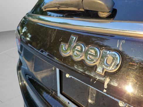 Used 2021 Jeep Compass Latitude FWD image 33