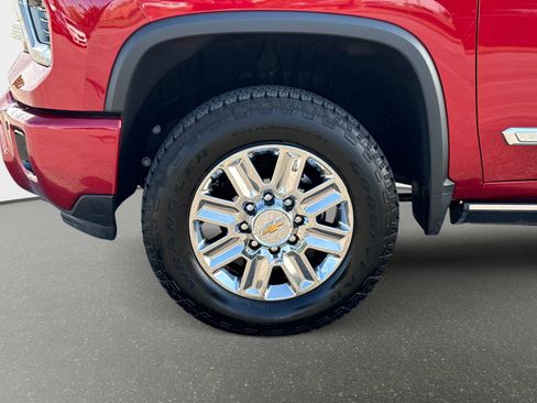 Used 2026 Chevrolet Silverado 2500 High Country w/ High Country Premium Package AWD/4WD image 12