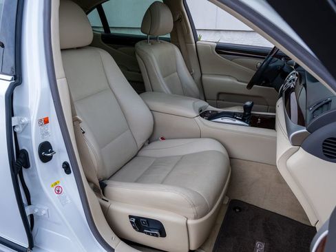 Used 2017 Lexus LS 460 image 29