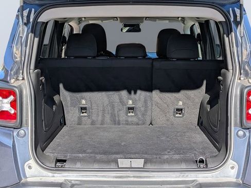 Used 2022 Jeep Renegade Latitude image 12