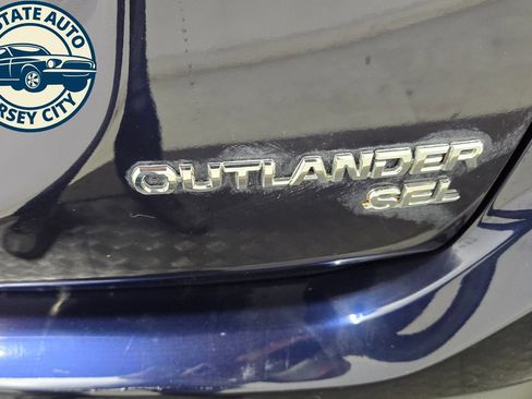 Used 2016 Mitsubishi Outlander SEL AWD/4WD image 34