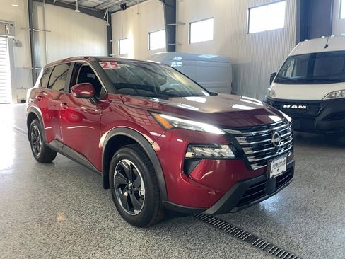 Used 2025 Nissan Rogue SV AWD/4WD image 1