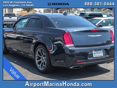 Used 2018 Chrysler 300 S RWD image 7