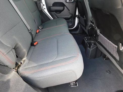 Used 2026 Jeep Wrangler Unlimited Rubicon AWD/4WD image 26