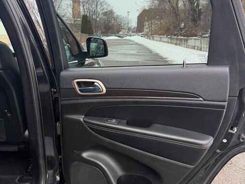 Used 2015 Jeep Grand Cherokee Limited w/ Luxury Group II image 23