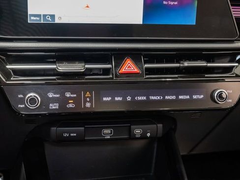 Certified 2024 Kia Niro SX Touring FWD image 19