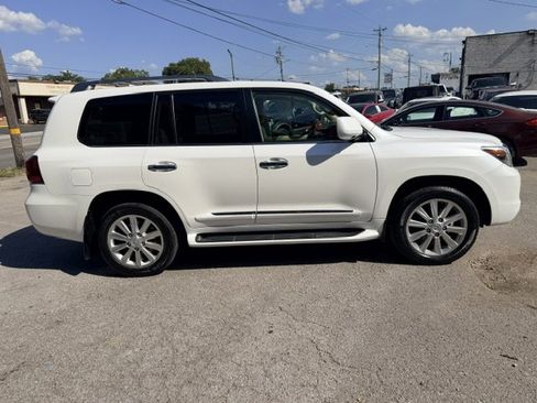 Used 2009 Lexus LX 570 4WD w/ Preferred Accessory Pkg image 4