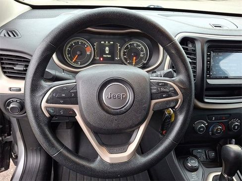 Used 2016 Jeep Cherokee Sport image 14