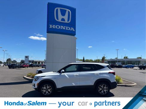 Used 2021 Kia Seltos EX AWD/4WD image 2