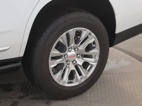 Used 2025 GMC Yukon Denali w/ Sun & Power Step Package image 14