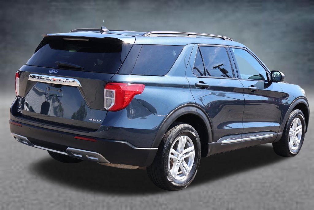Used 2023 Ford Explorer XLT w/ Equipment Group 202A AWD/4WD image 3