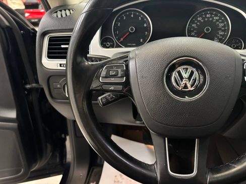 Used 2015 Volkswagen Touareg VR6 AWD/4WD image 14