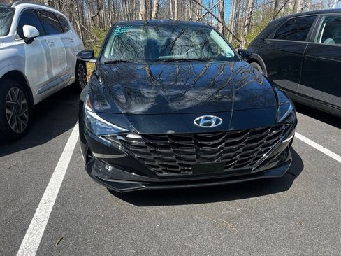 Used 2021 Hyundai Elantra Limited image 2