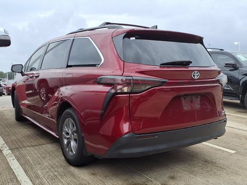 Certified 2023 Toyota Sienna XLE FWD image 2
