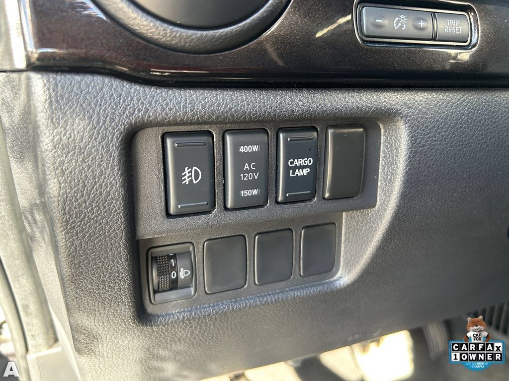 Used 2019 Nissan Titan SL w/ Midnight Edition AWD/4WD image 30