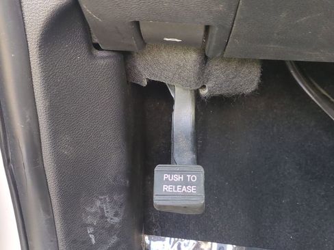 Used 2021 Jeep Grand Cherokee Laredo image 25