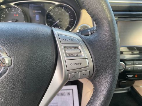 Used 2016 Nissan Rogue SL w/ SL Premium Package image 17