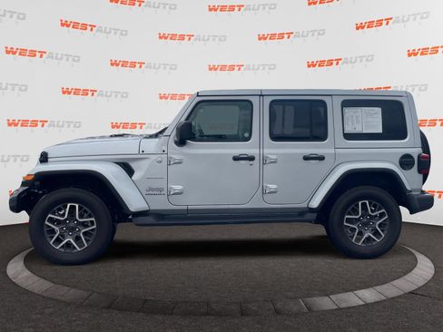 Used 2024 Jeep Wrangler Unlimited Sahara AWD/4WD image 2