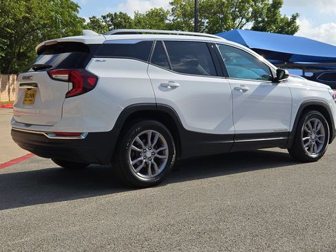 Used 2023 GMC Terrain SLT FWD image 3