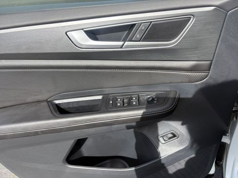 Used 2025 Volkswagen Atlas Cross Sport SE image 18